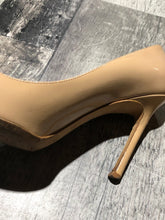 Load image into Gallery viewer, Kate Spade beige/gold heels - Hers size 8