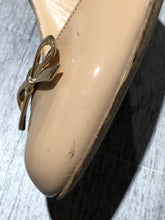 Load image into Gallery viewer, Kate Spade beige/gold heels - Hers size 8