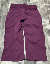 Load image into Gallery viewer, lululemon purple capris - Hers size approx S
