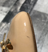 Load image into Gallery viewer, Kate Spade beige/gold heels - Hers size 8