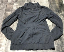 Load image into Gallery viewer, lululemon dark grey light zip up jacket - Hers size 4
