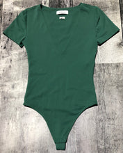 Load image into Gallery viewer, Babaton green tshirt body suit - Hers size 2XS
