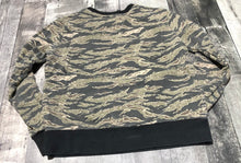 Load image into Gallery viewer, TNA black/beige/green sweater - Hers size S
