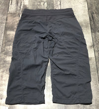 Load image into Gallery viewer, lululemon dark grey capri pants - Hers size 6
