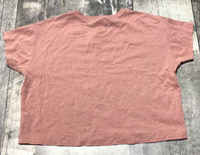 Load image into Gallery viewer, lululemon mauve crop tshirt - Hers size 4
