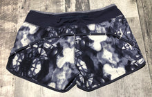 Load image into Gallery viewer, lululemon navy/white athletic shorts - Hers size 6
