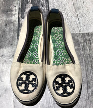 Load image into Gallery viewer, Tory Burch cream/black flats - Hers size 8
