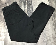 Load image into Gallery viewer, Levis black wedgie straight denim jeans - Hers size 27
