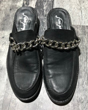 Load image into Gallery viewer, Free People black mule - Hers size 38
