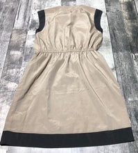 Load image into Gallery viewer, Banana Republic gold/black dress - Hers size 4
