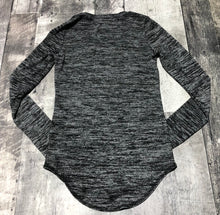 Load image into Gallery viewer, Wilfred Free black/grey long sleeve - Hers size XS
