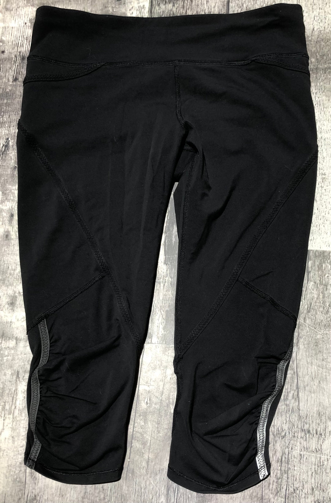 lululemon black capri leggings - Hers size 6