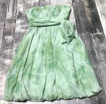 Load image into Gallery viewer, BCBG green strapless dress - Hers size 6
