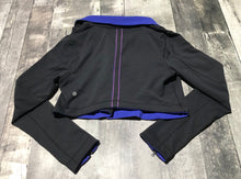 Load image into Gallery viewer, lululemon black/purple crop light jacket - Hers size 12
