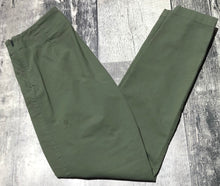 Load image into Gallery viewer, Kit and Ace green mid rise pants - Hers size 4

