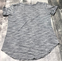 Load image into Gallery viewer, lululemon grey tshirt - Hers size approx M/L

