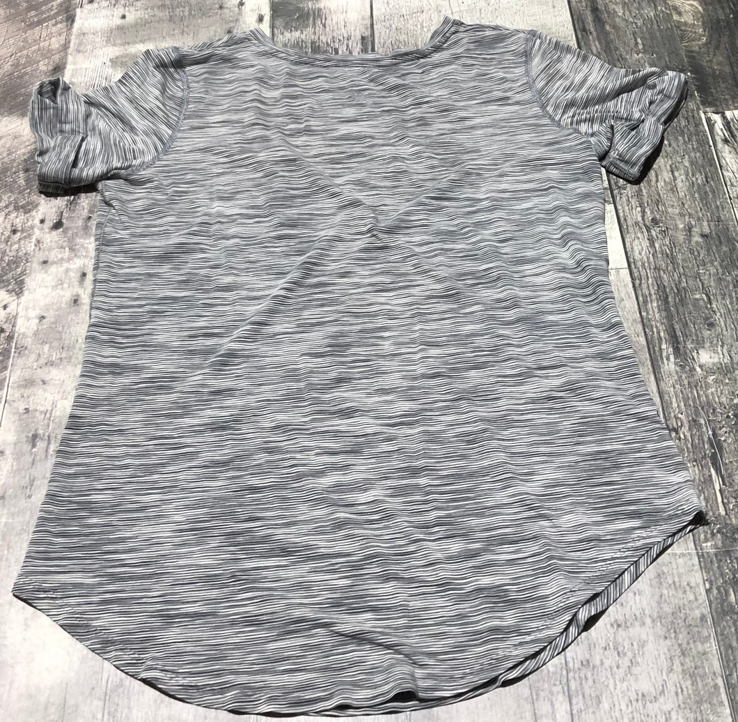 lululemon grey tshirt - Hers size approx M/L