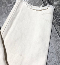 Load image into Gallery viewer, Levis cream high rise wedgie jeans - Hers size 26
