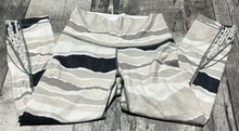 Load image into Gallery viewer, lululemon cream/black/grey cropped leggings - Hers size approx S
