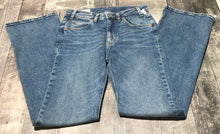 Load image into Gallery viewer, GAP blue 90s loose flare mid rise    jeans - Hers size 24
