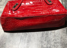 Load image into Gallery viewer, Liz Claiborne red purse
