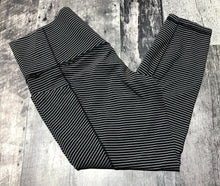 Load image into Gallery viewer, Athleta black/white mid rise crop leggings - Hers size M

