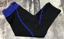 Load image into Gallery viewer, lululemon black/blue cropped leggings - Hers size 6
