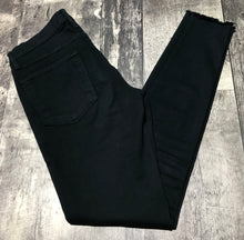 Load image into Gallery viewer, Frame dark green mid rise skinny jeans - Hers size 27
