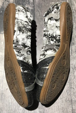 Load image into Gallery viewer, Arnold Churgin white/grey flats - Hers size 35
