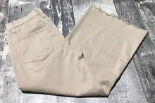 Load image into Gallery viewer, Frame khaki high rise wide leg cropped pants - Hers size 23
