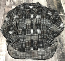Load image into Gallery viewer, BCBG black/white sheer button up blouse - Hers size L
