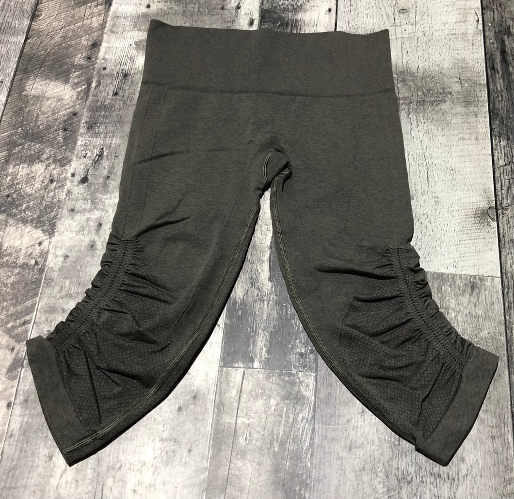 lululemon grey capris - Hers size 4