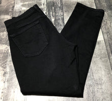 Load image into Gallery viewer, Abercrombie &amp; Fitch black slim straight leg - His size 32x30
