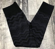 Load image into Gallery viewer, lululemon black/navy leggings - Hers size approx S
