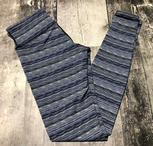 Load image into Gallery viewer, lululemon dark blue/white mid rise leggings - Hers size 6
