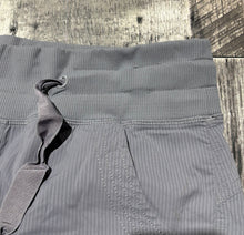 Load image into Gallery viewer, lululemon grey cropped pants - Hers size 2
