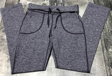 Load image into Gallery viewer, lululemon purple pants - Hers size 6
