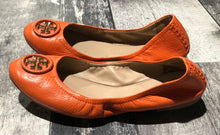 Load image into Gallery viewer, Tory Burch orange flats - Hers size 7.5
