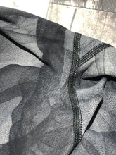 Load image into Gallery viewer, lululemon black/dark grey high rise leggings - Hers size 6
