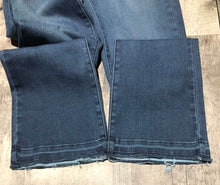 Load image into Gallery viewer, Mother blue high rise flare crop jeans - Hers size 26
