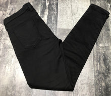 Load image into Gallery viewer, Hudson black/navy low rise skinny pants - Hers size 27
