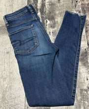 Load image into Gallery viewer, American Eagle blue high rise skinny jeans - Hers size 00
