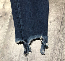 Load image into Gallery viewer, Hudson dark blue low rise skinny jeans - Hers size 26
