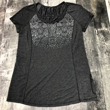 Load image into Gallery viewer, lululemon grey athletic tshirt - Hers size 8
