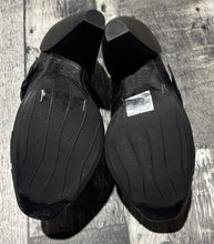 Load image into Gallery viewer, Arnold Churgin black heels - Hers size 35
