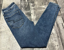 Load image into Gallery viewer, American Eagle blue high rise jeans - Hers size2
