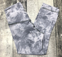 Load image into Gallery viewer, lululemon grey/light grey capri leggings - Hers size 4
