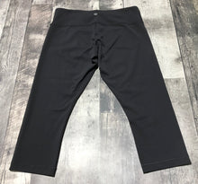 Load image into Gallery viewer, lululemon black capri leggings - Hers size 8

