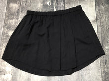 Load image into Gallery viewer, Talula black skirt- Hers size M
