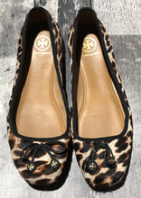Load image into Gallery viewer, Tory Burch cream/brown animal print flats - Hers size 9
